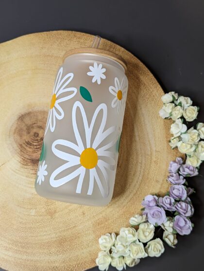 Daisies 16oz Frosted Beer Can Glass With Bamboo Lid and Plastic Straw - Retired Design